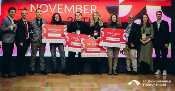 Awards for Ukrainian startups during Demo Day by Kyiv Tech Hub in Warsaw